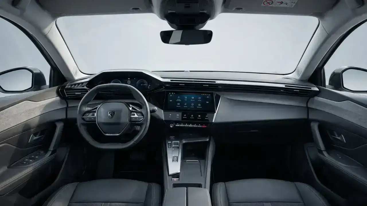 Peugeot 408 iç mekan görünümü