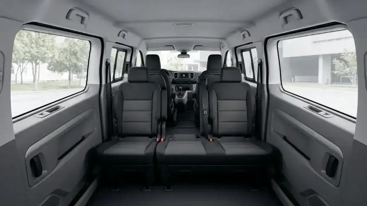 Peugeot Expert Traveller iç mekan görünümü